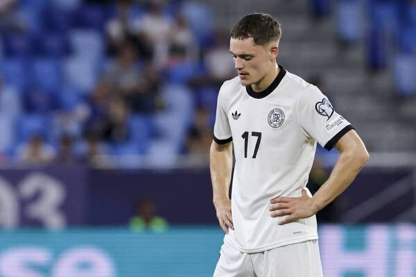 晚的悲剧英, 机会, AA