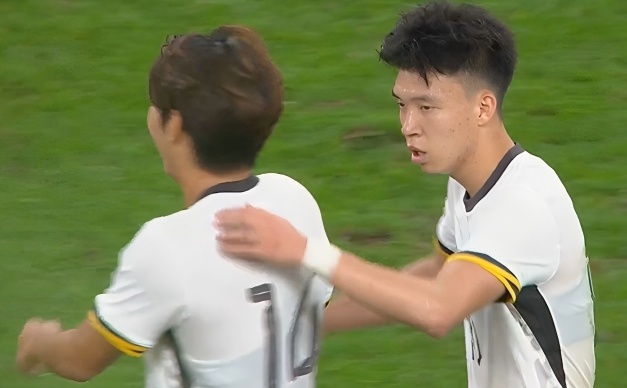 赛次轮比赛, AA, 的比分大胜